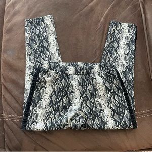 Wonder Nation black & white leggings SZ. 10/12